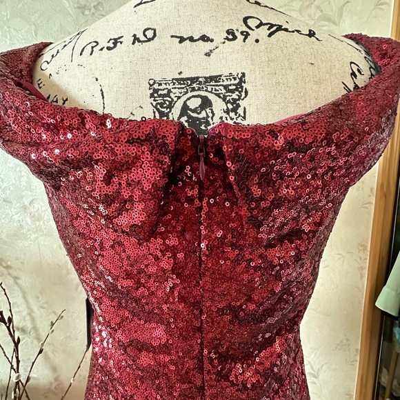 Marina Stylish floor length evening gown.Size 10. - Picture 4 of 16